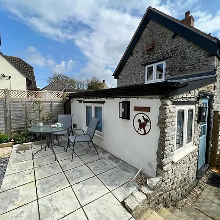 The Dog House, Mere Mere  Extérieur photo
