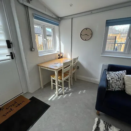 The Dog House, Mere Mere  Extérieur photo